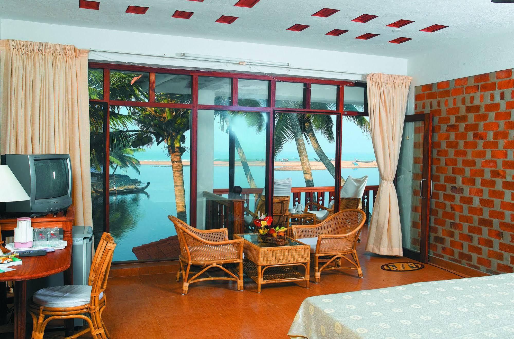 Beach And Lake Ayurvedic Resort, Kovalam Extérieur photo