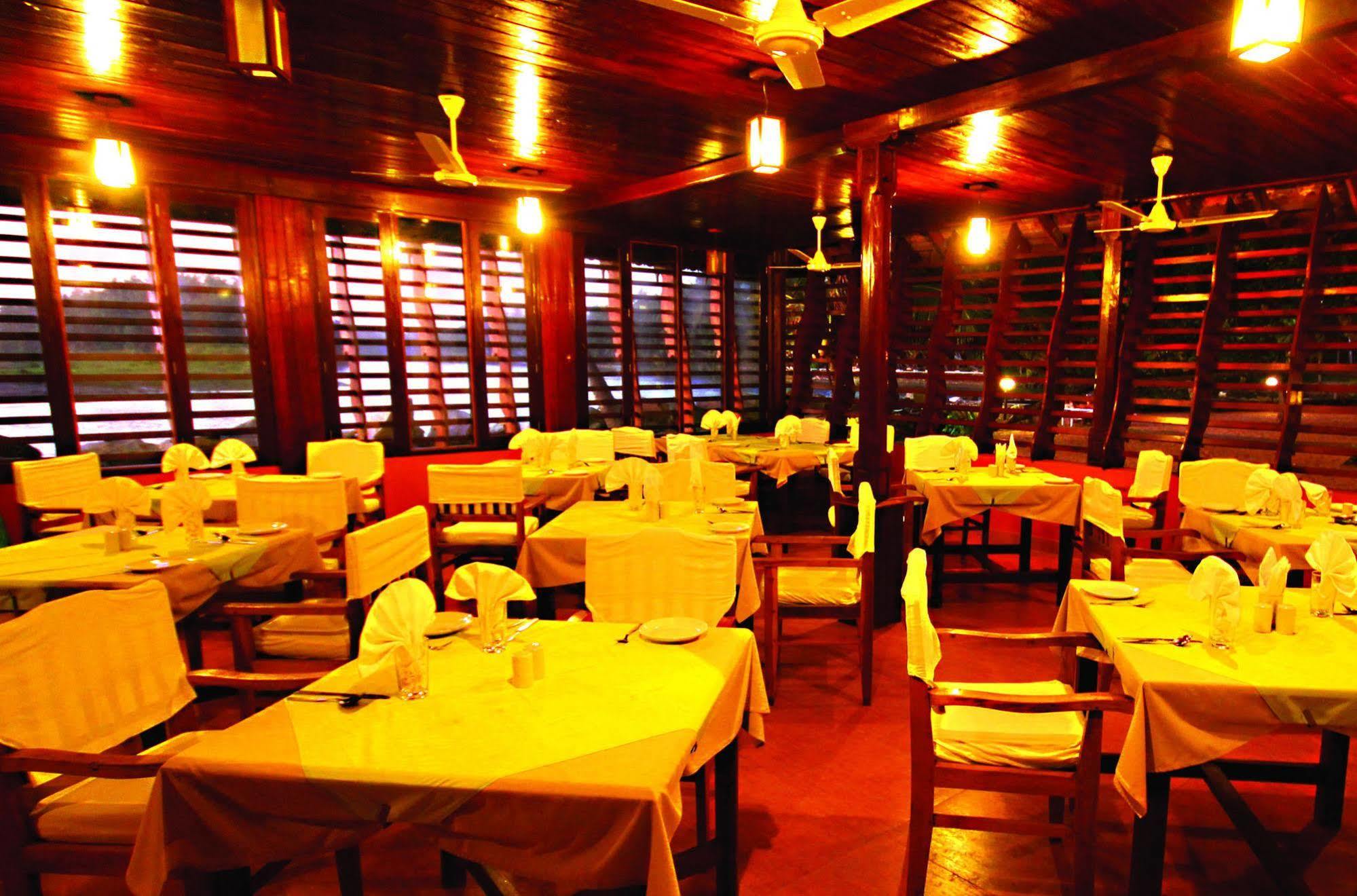 Beach And Lake Ayurvedic Resort, Kovalam Extérieur photo